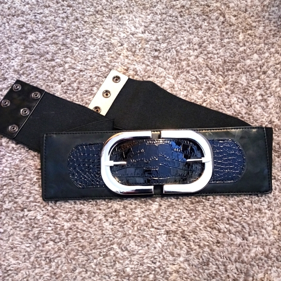 Ladies leather belt - Picture 1 of 2